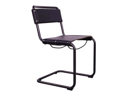 Kožená židle s minimalistickou kovovou konstrukcí.