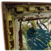 Zrcadlo s dřevěným indickým rámem nesoucím bohatou patinu času.