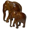 Set dvou ručně vyřezávaných indických slonů, symbolů síly, moudrosti a štěstí.