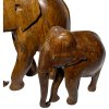 Set dvou ručně vyřezávaných indických slonů, symbolů síly, moudrosti a štěstí.