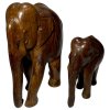 Set dvou ručně vyřezávaných indických slonů, symbolů síly, moudrosti a štěstí.