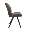 Moderní jídelní židle Jade s čalouněním v elegantních zemitých tónech a černými kovovými nohami. Skvěle padne do každého interiéru.
