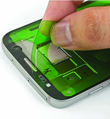 Lepenie pod zadné sklo iPhone