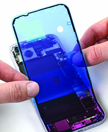 Lepenie pod zadné sklo iPhone