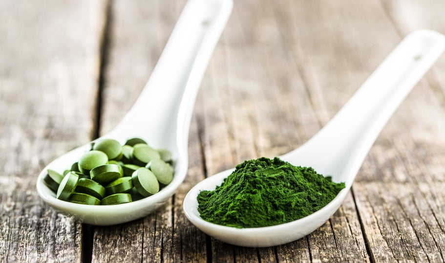 chlorella-prasek-tabletky