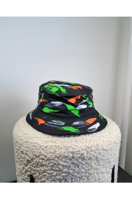 guilty-cloth-klobuk-cierny-oranzova-zelena-biela-custom-streetwear-grafitty