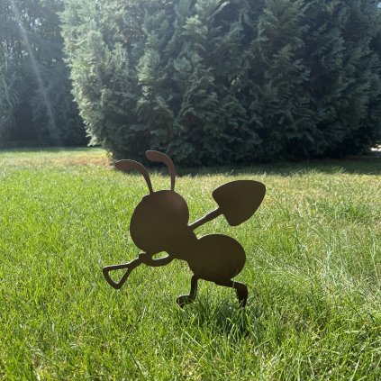 Záhradná dekorácia – Mravec s lopatou (dibond)