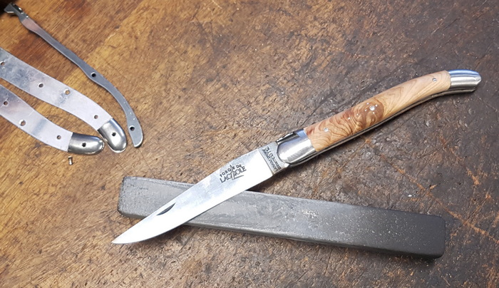 Forge De Laguiole návod na údržbu steakového a stolního nože