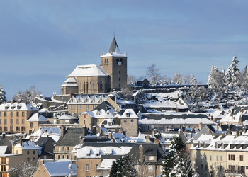 LAGUIOLE (Francie) městečko světového výrobce tradičních nožů