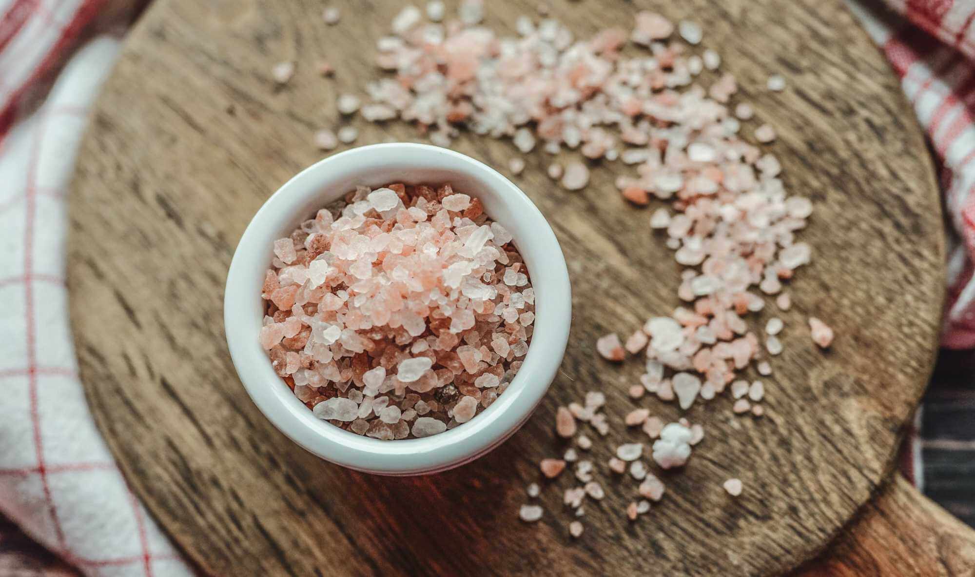 Výhody himalájské soli: Proč je lepší než stolní sůl