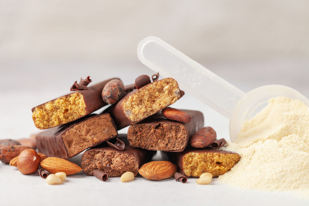 Měli byste jíst proteinovou tyčinku před nebo po tréninku?