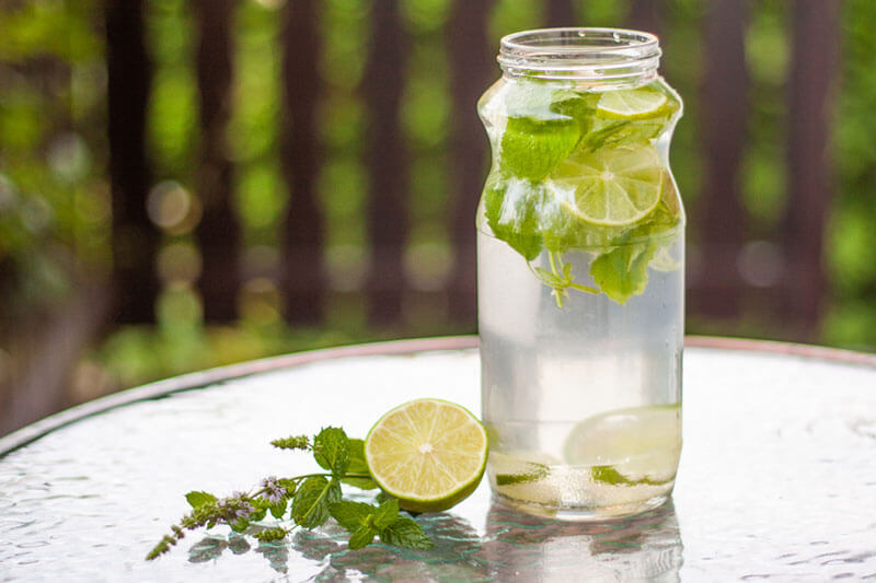 Kolik máme denně pít vody?