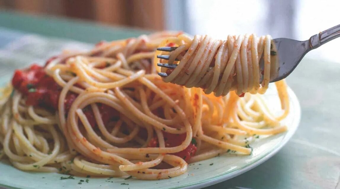 Budujte svalovou hmotu a spalujte tuk pomocí zpětného načítání sacharidů