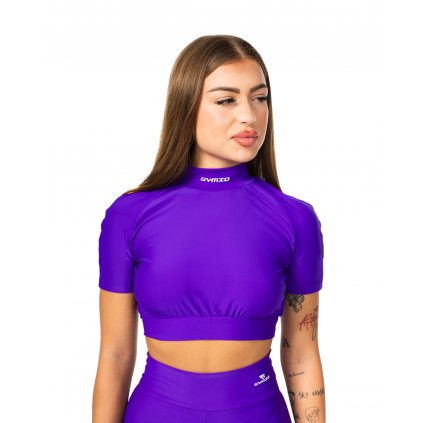 Fialový sportovní fitness crop top na cvičení, pohled ze předu