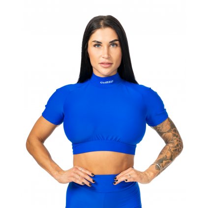 Královsky modrý fitness crop top na cvičení, pohled ze předu