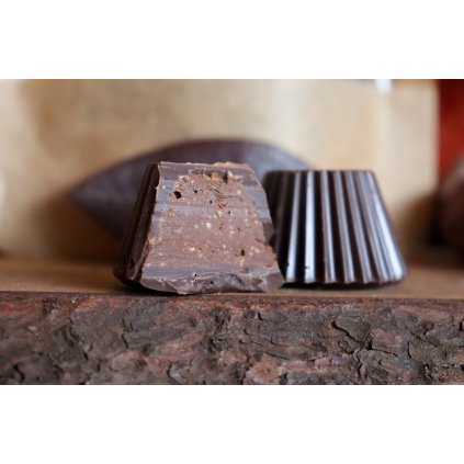 Passion ořechové pralinky bez cukru 50g (Náplň arašídové pralinky v hořké čokoládě)