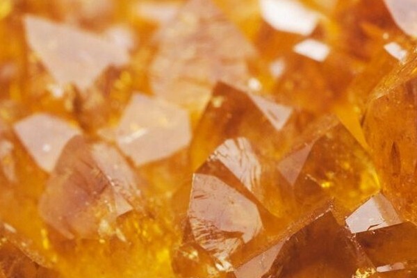 Narancssárga ásványok: A jelentőségük és használatuk