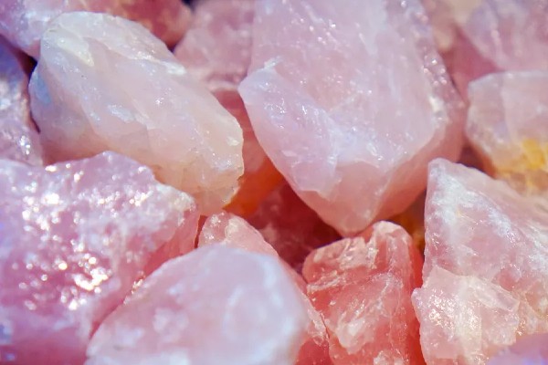 Rózsaszín ásványok: A legnépszerűbb típusok és jellemzőik
