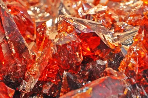 Vörös és piros ásványok: A legnépszerűbb típusok és tulajdonságaik
