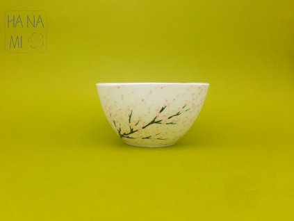 porcelánová miska na rýži s rozkvetlou sakurou