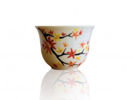 pohárek na saké s ruční malbou inspirovanou podzimním japonským javorem. PhotoRoom 20230917 162514