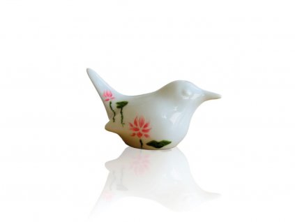 Porcelánový ptáček s originální ruční malbou inspirovanou  lotosovým jezírkem PhotoRoom 20230919 193719