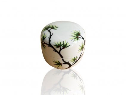 Porcelánová dóza se svíčkou s ruční malbou inspirovanou zkroucenými větvemi prastaré borovice.