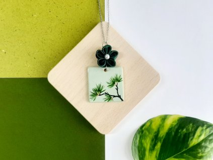 keramický náhrdelník s kanzashi květinou borovice