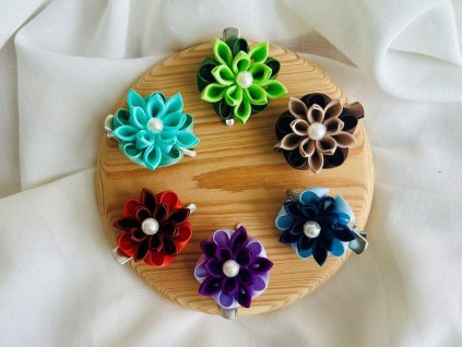 malá sponka do vlasů s kanzashi květinou