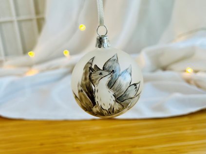 Vánoční koulička s liščím démonem