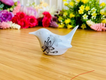porcelánový ptáček Sakura