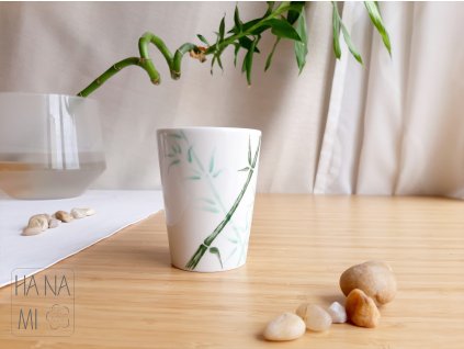porcelánový pohárek s bambusem