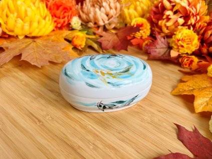 svíčka v porcelánové dóze s koi kapříky