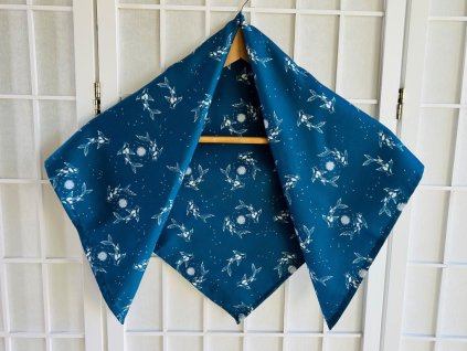 střední šátek s koi kapříky