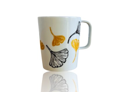 porcelánový hrnek s ginkgo listy