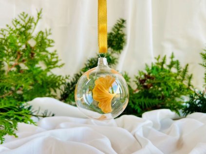 skleněná koulička s ginkgo listy