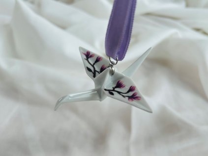 porcelánový origami jeřáb s magnolií
