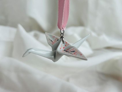 porcelánový origami jeřáb se sakurou