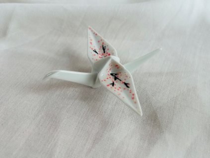 porcelánový origami jeřáb se sakurou