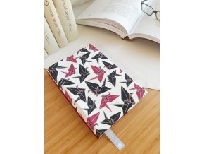 textilní obal na knihu s origami jeřábem