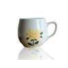 Porcelánový hrnek s ruční malbou inspirovanou chryzantémou.3DE56831 9CFD 4D91 9A07 437F42058D23