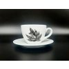bílý porcelánový hrnek s podšálkem s perokresbou liščího démona