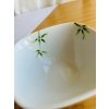 Porcelánová miska s originální malbou inspirovanou bambusy.