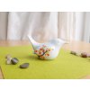 Porcelánový ptáček s originální ruční malbou inspirovanou  javorem. porcelánový ptáček s podzimním javorem