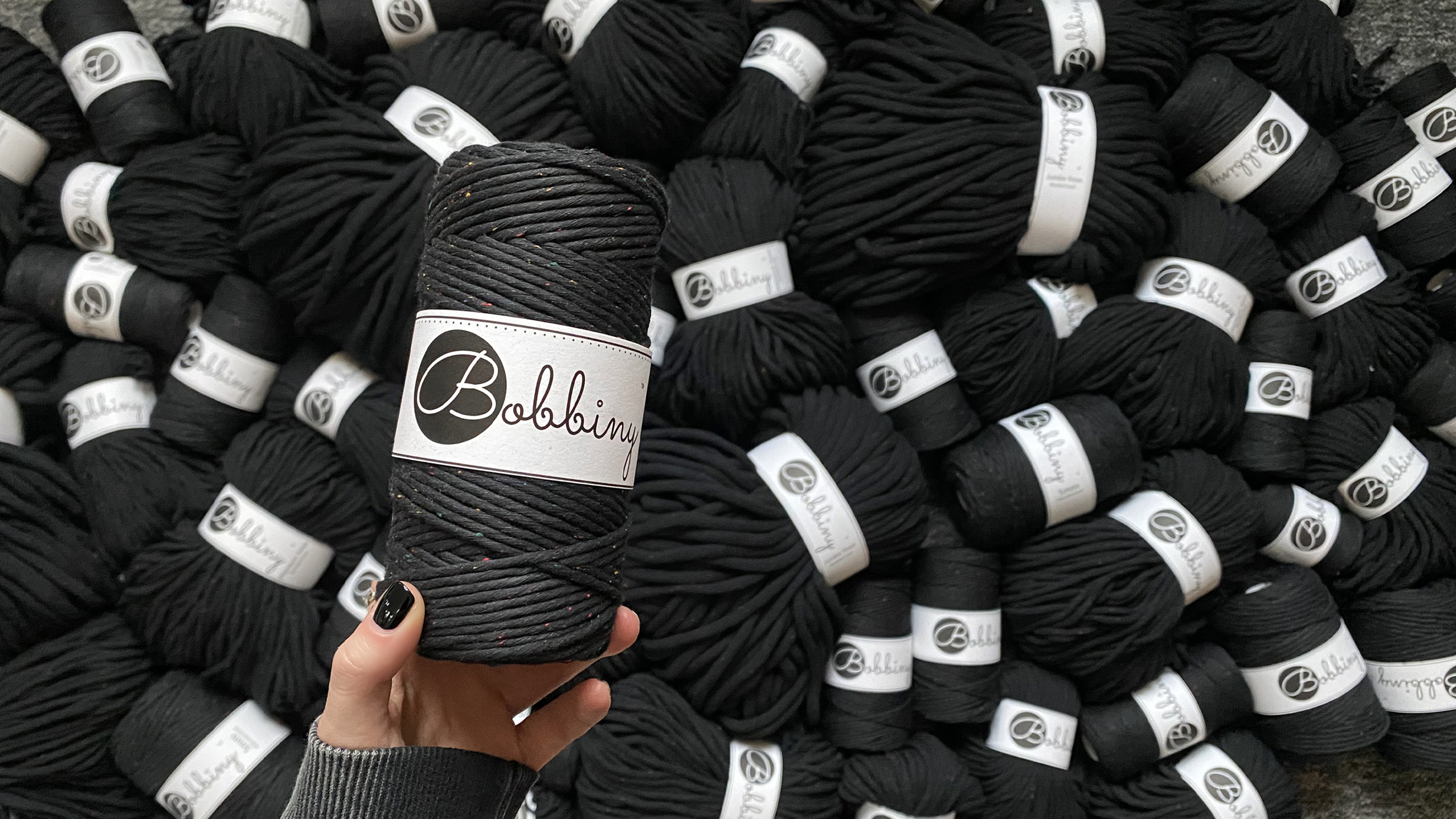 NOVINKA - MIDNIGHT DUST