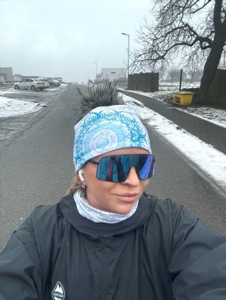 Dneska jsem po dlouhé době vyběhla 😅. Musela jsem na asfalt, pršelo, všude bláto, ale stálo to za to 💪🪿💪🪿💪 #maklerkavbehu