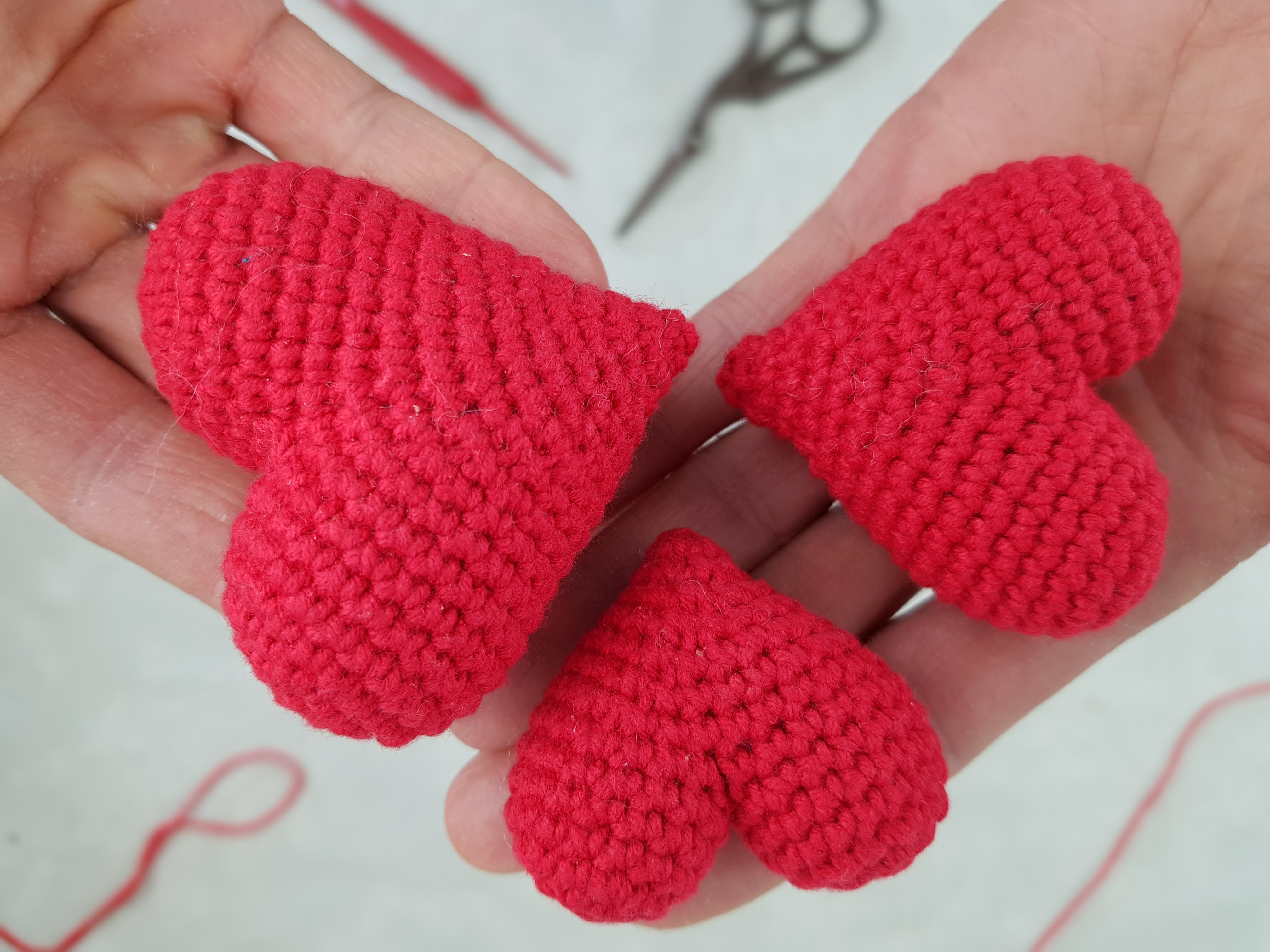 HÁČKOVANÁ SRDÍČKA