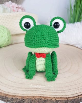 🐸💚 Co říkáte na Vilíka se světlým bříškem? Přiznám se, že tahle varianta původně vůbec nebyla v plánu. 😊 Když jsem měla...