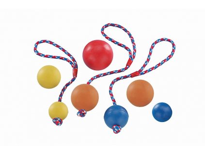 Klasická gumená aportovacia hračka pre malé psy lopta s lankom od Nobby s priemerom lopty Ø7cm