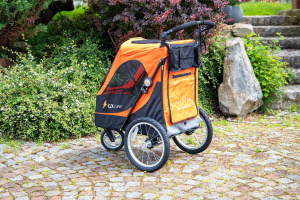  Kočárek pro psy s 38cm kolečky a nosností až 30 kg. Rozměry kabiny 72 × 45 × 60 cm, možnost připevnění upravovacího stolku. Barva černo-oranžová. (4)